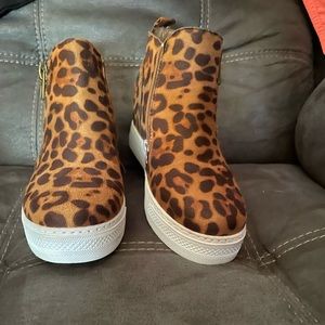 Size 8.5 Bamboo Wedge Sneaker Leopard